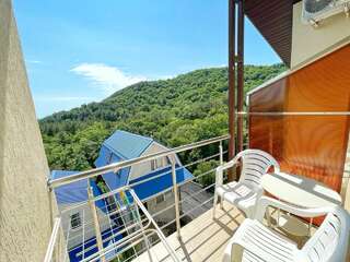 Гостиница Оллета Лазаревское Улучшенный четырехместный номер-9